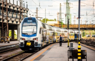 Tavaly több mint 1,1 millió személyszállító vonatot közlekedtetett a MÁV