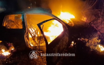 Hatalmas lángokkal égett egy autó Kaposváron