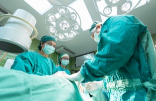 Jövő csütörtöktől újraindulnak a tervezhető műtétek