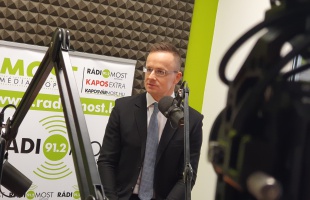 Szijjártó Péter: a háborúból ki kell maradnunk!