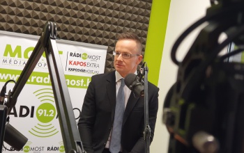 Szijjártó Péter: a háborúból ki kell maradnunk!
