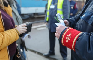 Közel 6 milliárd forint tartozása gyűlt össze a bliccelő utasoknak