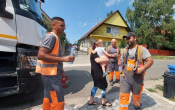 „Uraim, az ásványvíz a kis fenyő mögött!” – Kaposváron és környékén is egyre többen figyelnek a kukásokra