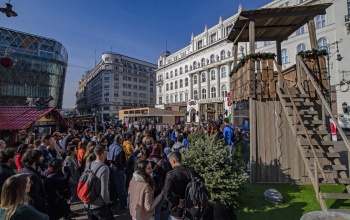 Brutál árak a pesti karácsonyi vásárban: 1000 a sör, 2500 a lángos