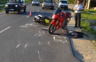 Két motoros is összeütközött