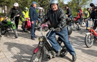 Ökör-kör: veterán motorosok száguldoztak a Balaton körül