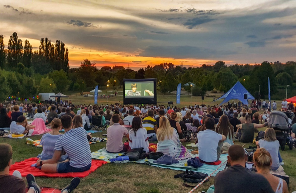 Varázslatos volt a péntek esti jótékonysági piknik a Városligetben