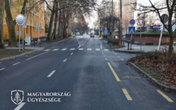 A zebrán ütötte el az idős sofőr a gyalogost