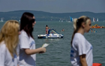 Diákok segítettek a rendőröknek a Balatonnál