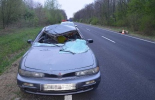 Szarvas, jelzőtábla és autók is ütköztek pénteken Somogyban