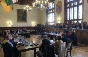 Megszavazta a közgyűlés a békepárti határozatot