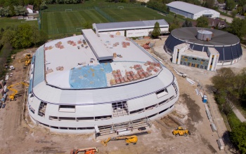 Tető alá került a Kaposvár Aréna - hamarosan elnyeri végleges formáját az új sportcsarnok
