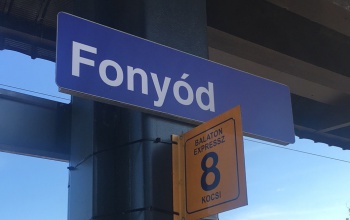 Bedrogozva őrjöngött egy férfi a fonyódi vasútállomáson