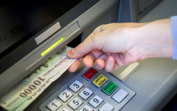 Szülők, figyelem! Augusztus végén érkeznek a támogatások a családokhoz