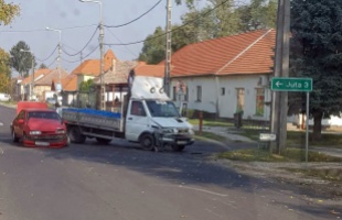 Két autó ütközött Kaposfüreden