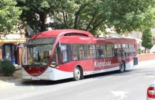 Eldőlt: bordó buszok járják majd Kaposvárt