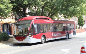 Eldőlt: bordó buszok járják majd Kaposvárt