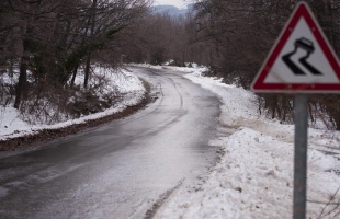 Csúszós utak Somogyban is az ónos eső miatt
