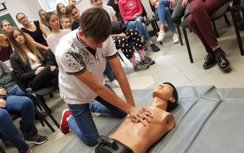 Megtanítják a mentőállomáson, hogyan kell újraéleszteni