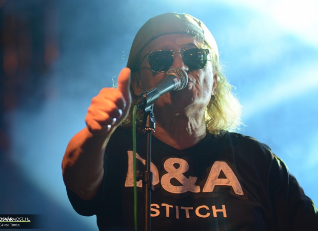 Charlie-koncert a Kossuth téren