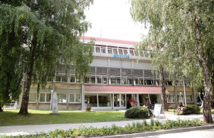 Kiállításmegnyitóra invitál a Petőfi Sándor Emlékkönyvtár