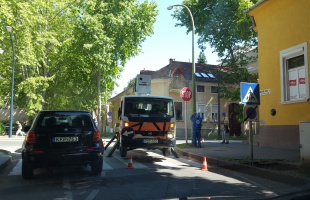 Csőtörés miatt lezárták a Bajcsyt