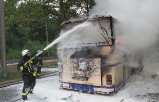Kiégett egy busz Balatonföldváron