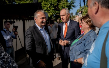 Szita Károly és Nagy István agrárminiszter is aláírt a Kaposvári Nagypiacon