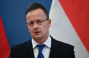 A háborús őrület továbbra is túszként tartja fogva Európát