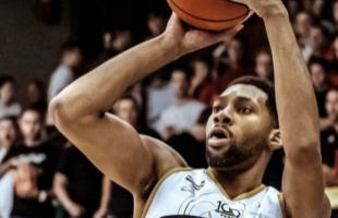 C. J. Aiken a Kaposvári Kosárlabda Klub centere