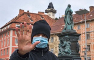 Ausztriában újabb intézkedéseket vezettek be - egész napos kijárási korlátozás lép életbe