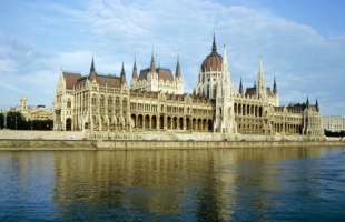 Csődbiztossal is segíthet a kormány a devizahiteleseken