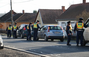 Drónnal és civil autókkal csaptak le a rendőrök: 73 kaposvári sofőr vétett a szabályok ellen