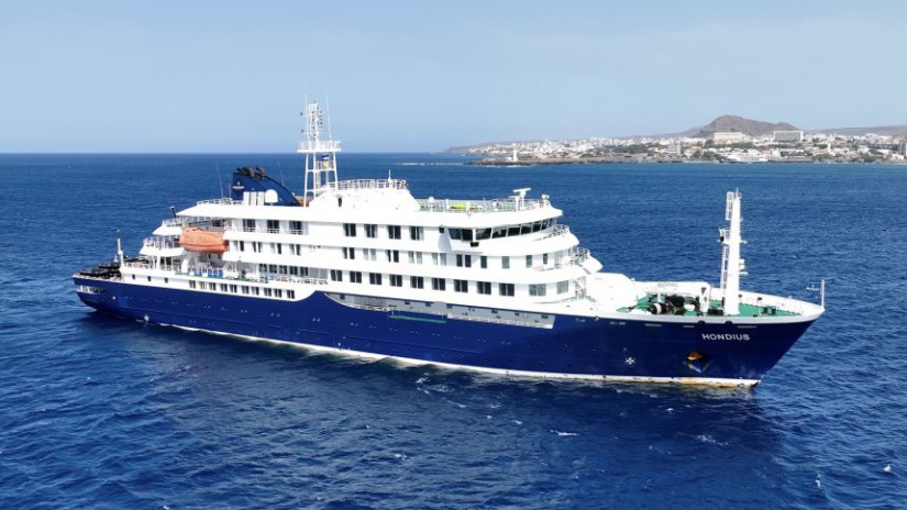 Az MV Hondius nevű hajó, amelyen a hantavírus-járvány kitört (Fotó forrása: CNN)