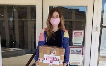 A Hit Gyülekezete 500 darab műanyag arcpajzsot ajándékozott Kaposvárnak