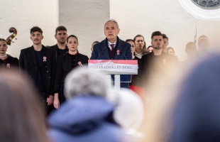 Szita Károly: bennünket az tart meg, ha kitartunk amellett, akik voltunk és vagyunk