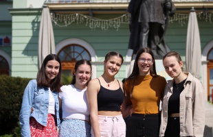 Táncos flashmob a Kossuth téren