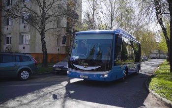 Városi midibusszal hajtottunk be a Búzavirág és a Zaranyi lakótelep utcáiba - videó