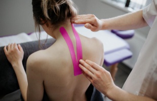 Erős lapocka alatti fájdalom, amikor már nem elég egy jó masszázs