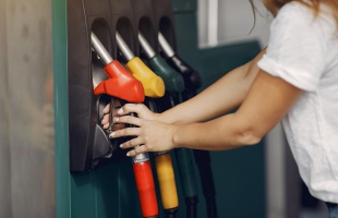 Pénteken újabb áremelés a kutakon