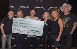 Milliós adománnyal támogatta a magyar gyerekek étkeztetését a METALLICA