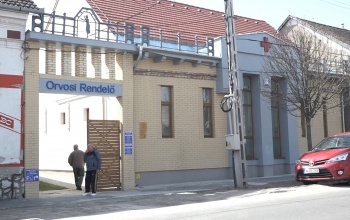 Vadonatúj orvosi rendelőt adtak át a Cseri úton