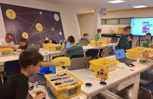 Robotok, LEGO és kódolás: Indulnak a kaposvári Digitális Tudásközpont új szakkörei
