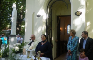 Felavatták az összetartozás szobrát