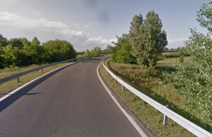 Forgalmi akadály a 67-es főútvonal autópálya felhajtójánál