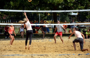 Strandcsapatok csatája a sporttalálkozó első helyéért