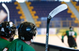 Neki akart esni a hokicsapatnak az apa