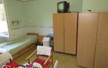 Balhé az idősek otthonában - azt hitte, hogy lop a társa, ezért le akarta szúrni egy késsel