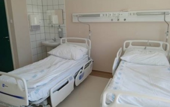 Két műtővel és kilenc ággyal indult új, egynapos sebészeti egység a kórházban