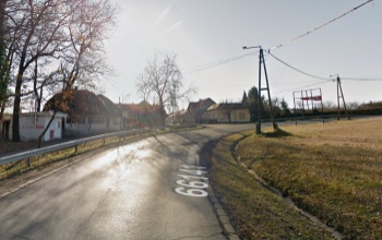 Az árokba hajtott egy autó a Cseri úti kanyarban